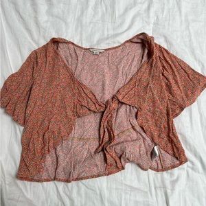 American Eagle floral tie shirt